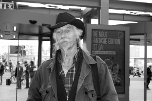Berlin, Hauptbahnhof, Hippie