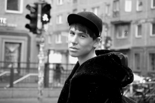 Berlin, Mitte, Boy
