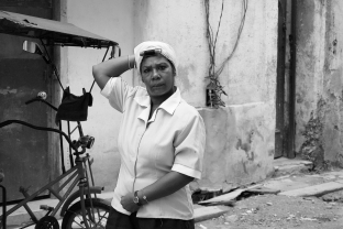 Havanna, Frau mit Lockenwickler