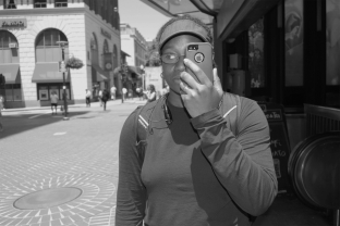 San Francisco, Woman Iphone